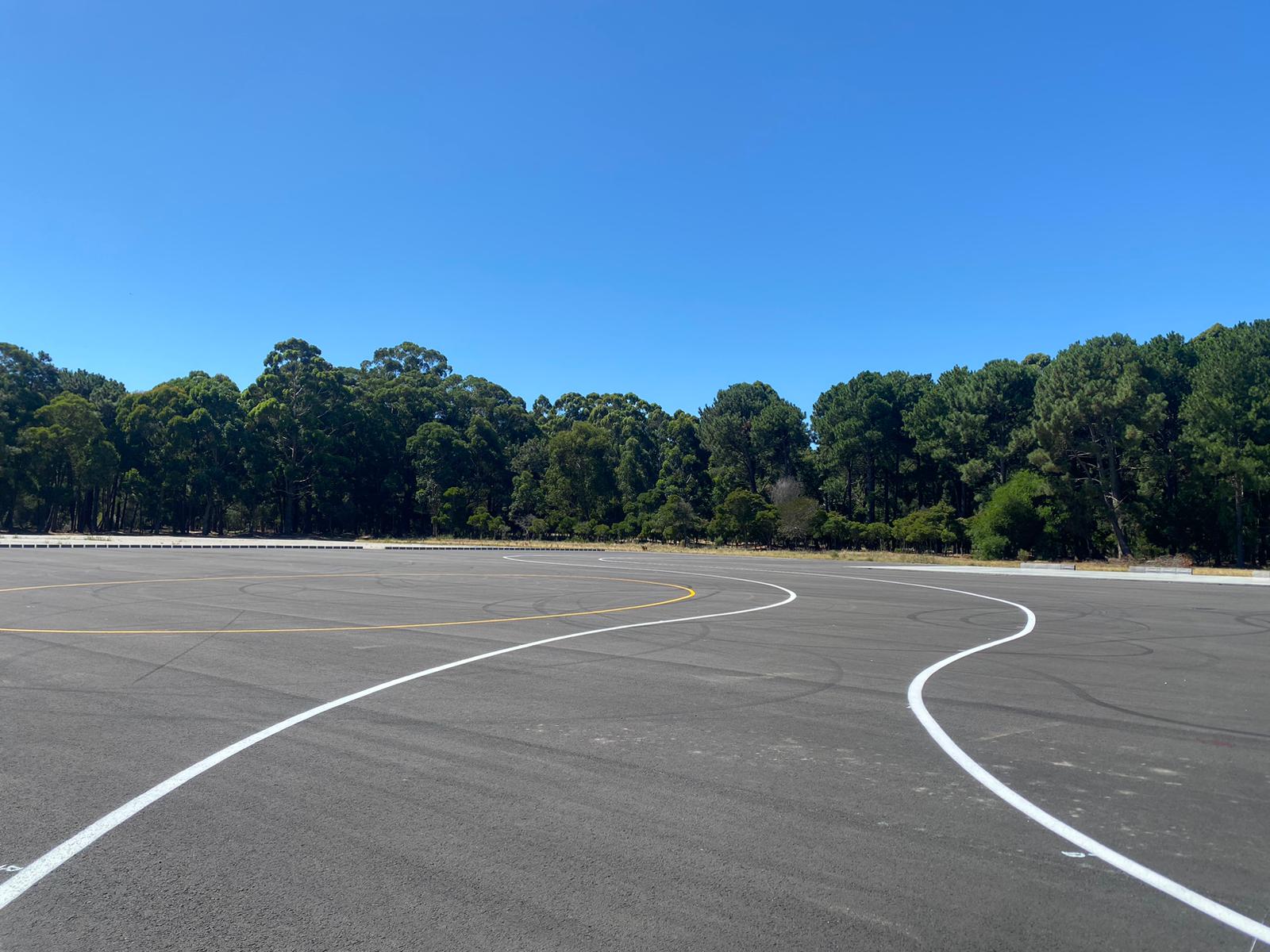 pintando pista en pavimento