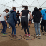 jóvenes jugando