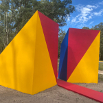 Camino de colores desde atrás