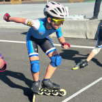 niño patinando
